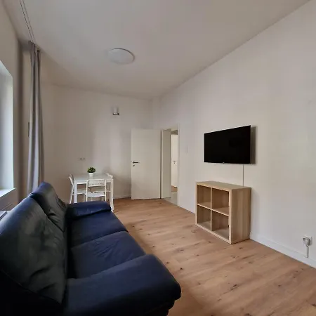 Tolstov - 2 , 3 And 4 - 25 Min Messe Dus Appartamento Duisburgo